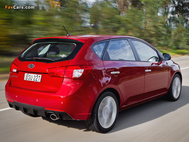 Pictures of Kia Cerato Hatchback AU-spec (TD) 2010–12 (640 x 480)