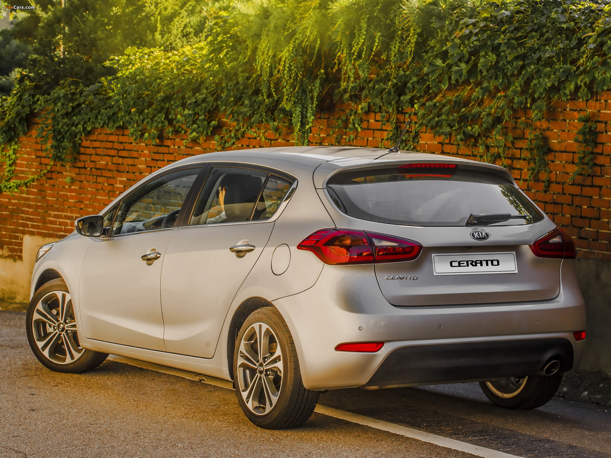 Pictures of Kia Cerato Hatchback 2013 (2048 x 1536)