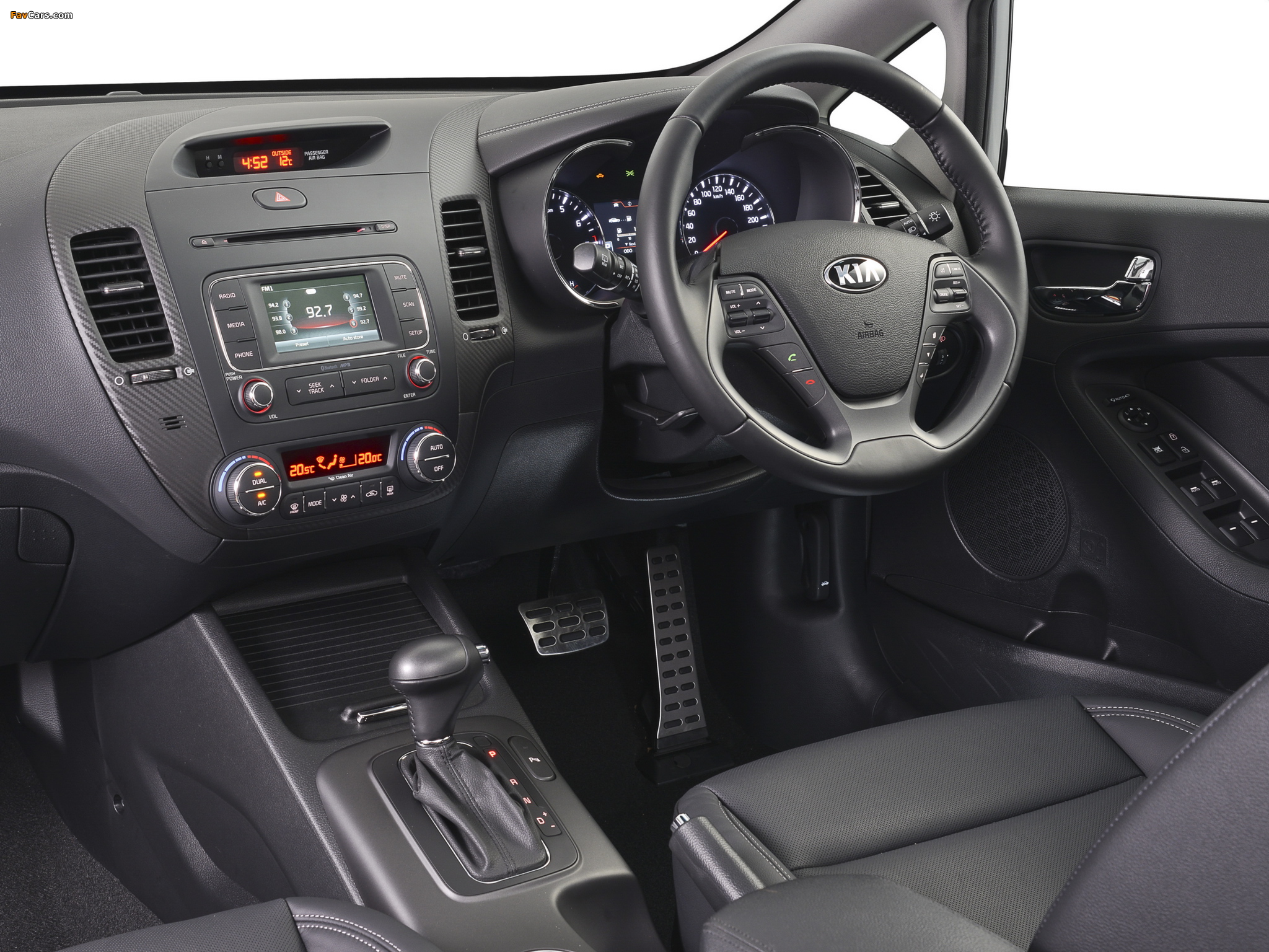 Pictures of Kia Cerato Hatchback ZA-spec 2013 (2048 x 1536)