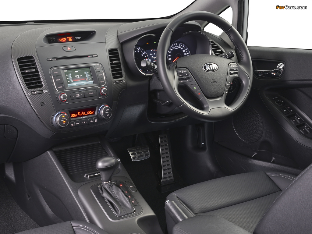 Pictures of Kia Cerato Hatchback ZA-spec 2013 (1024 x 768)