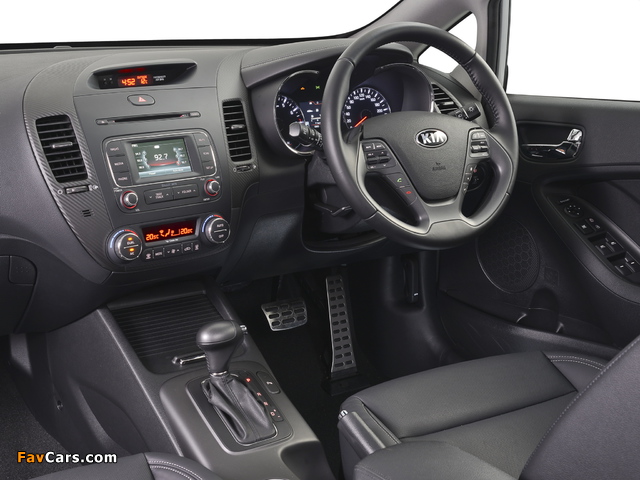 Pictures of Kia Cerato Hatchback ZA-spec 2013 (640 x 480)