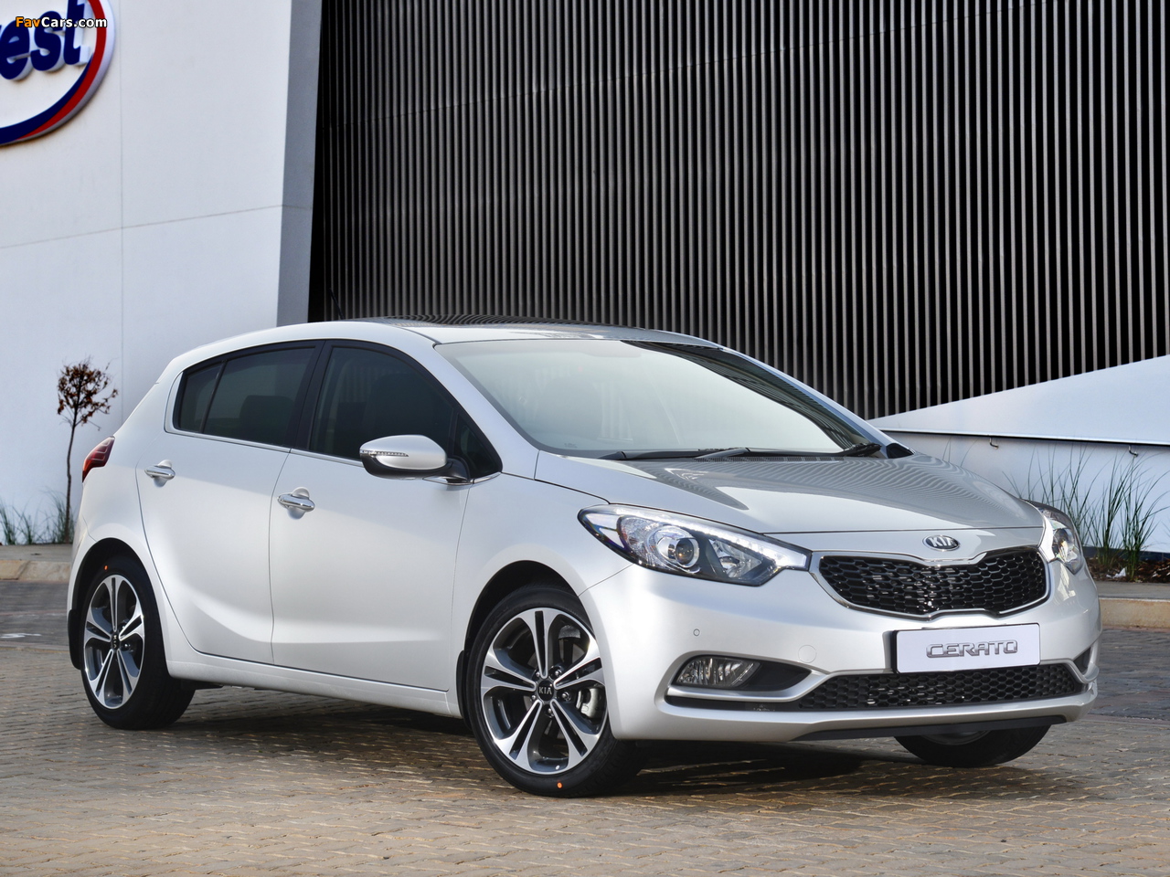 Pictures of Kia Cerato Hatchback ZA-spec 2013 (1280 x 960)