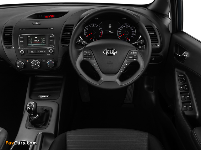 Pictures of Kia Cerato Hatchback AU-spec 2013 (640 x 480)