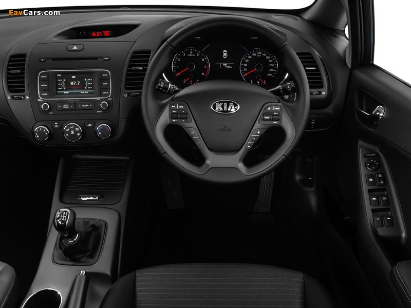 Pictures of Kia Cerato Hatchback AU-spec 2013 (800 x 600)