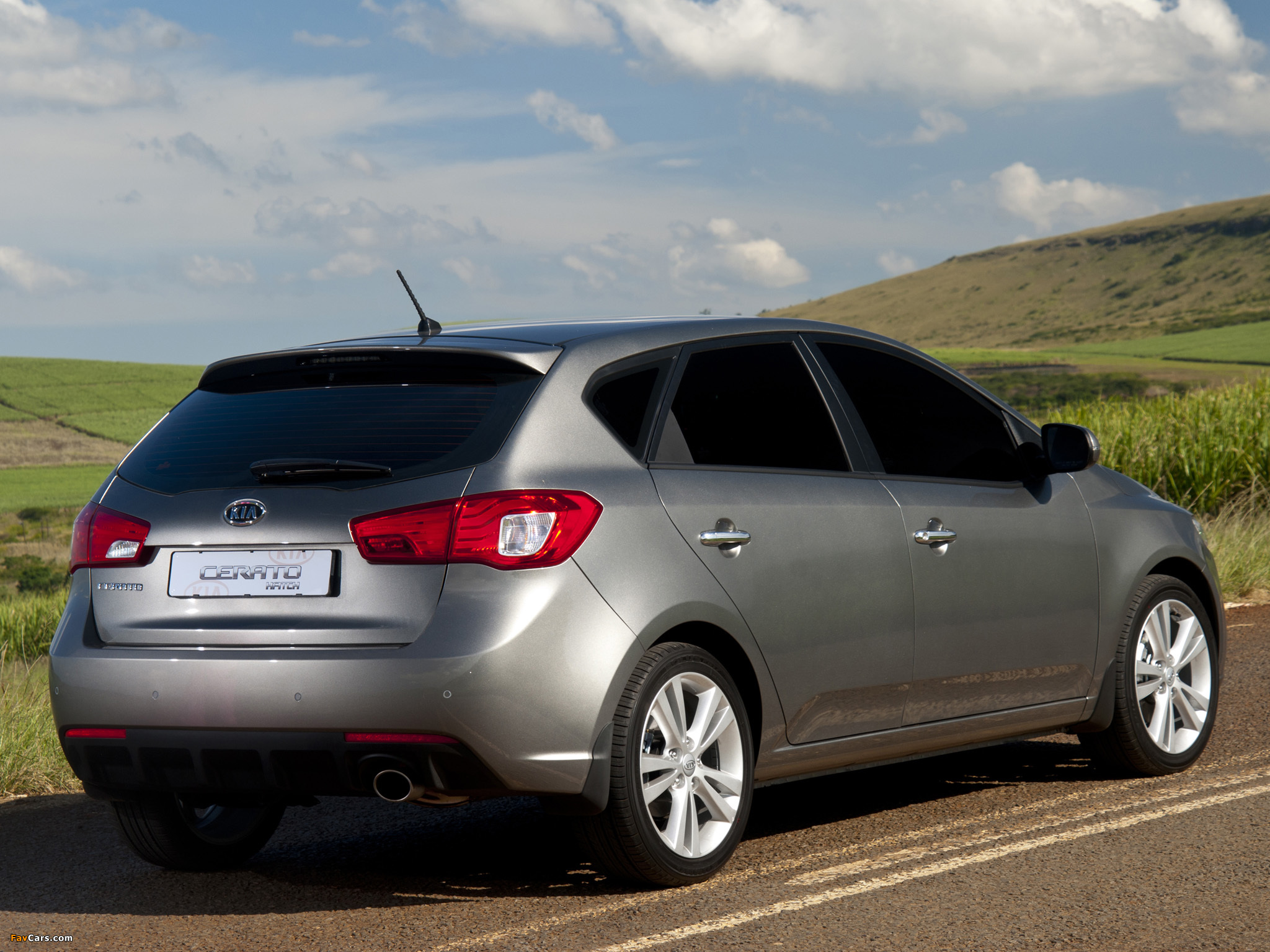 Kia Cerato Hatchback ZA-spec (TD) 2010–13 wallpapers (2048 x 1536)