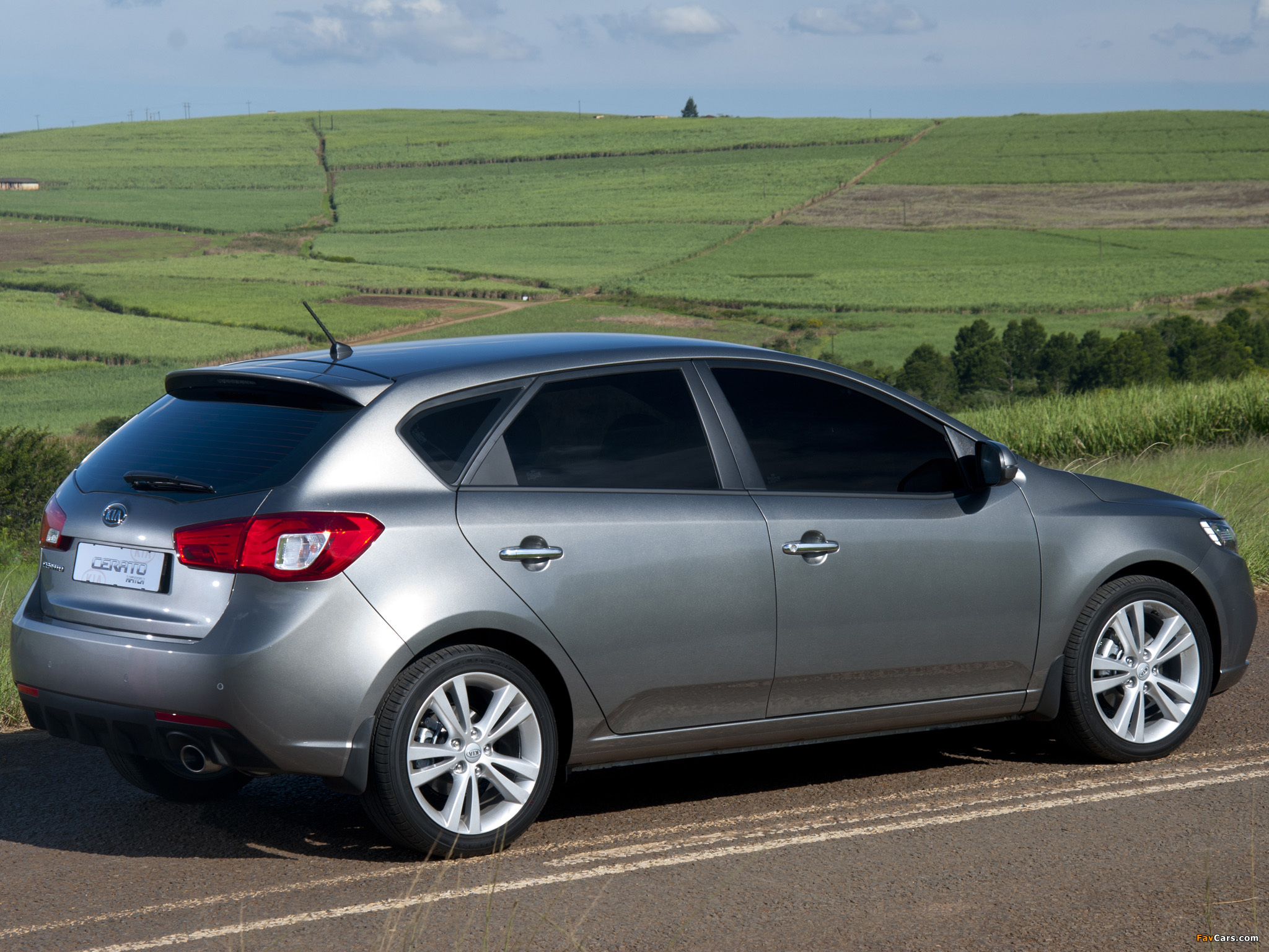 Kia Cerato Hatchback ZA-spec (TD) 2010–13 wallpapers (2048 x 1536)