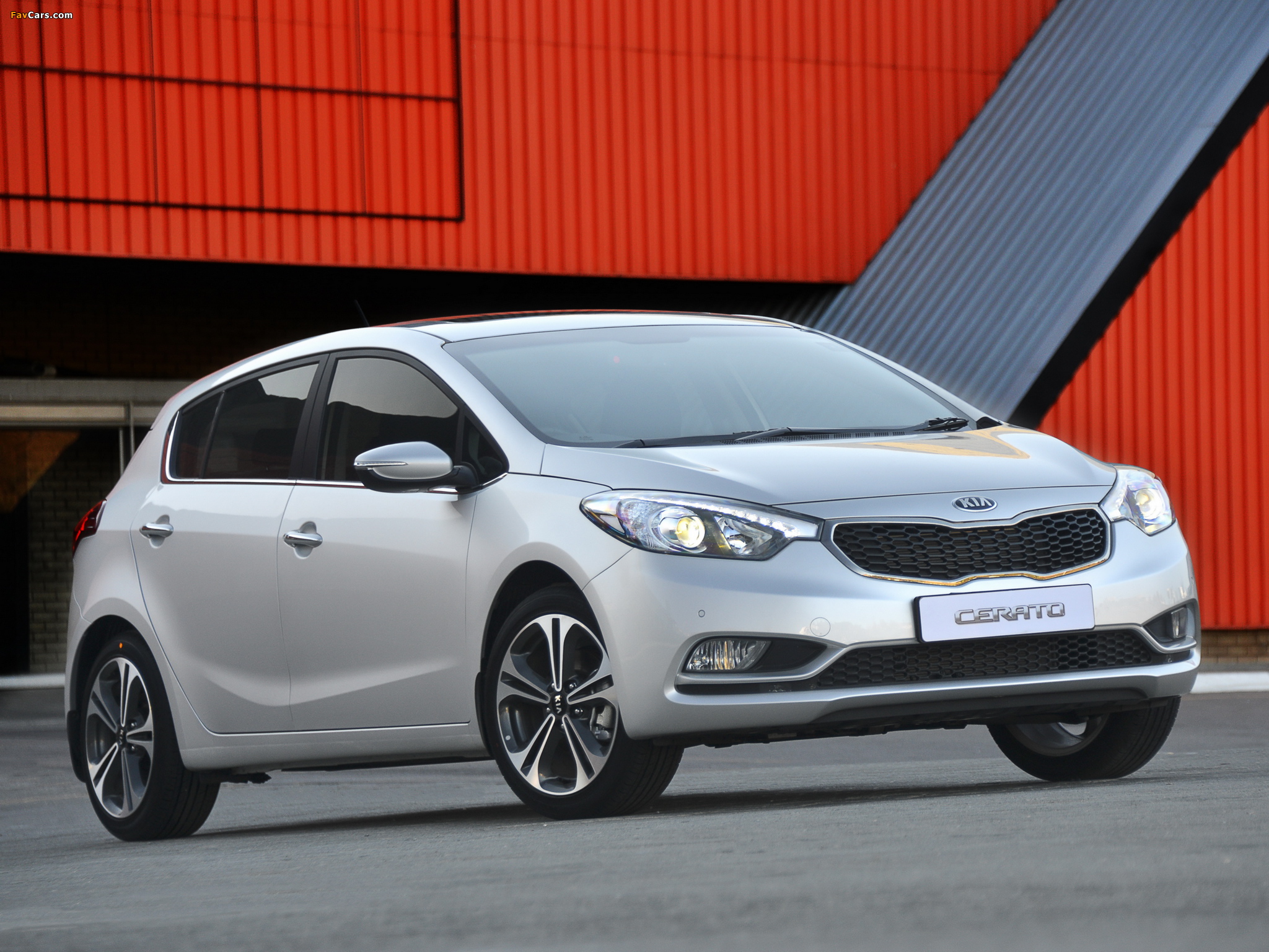 Kia Cerato Hatchback ZA-spec 2013 wallpapers (2048 x 1536)