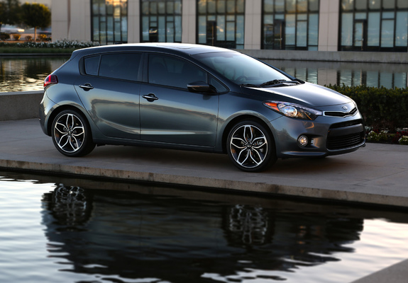 Images of Kia Forte 5-door 2013