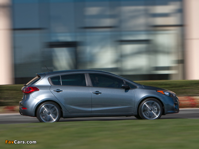 Images of Kia Forte 5-door 2013 (640 x 480)