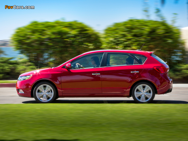 Photos of Kia Forte 5-door (TD) 2010 (640 x 480)