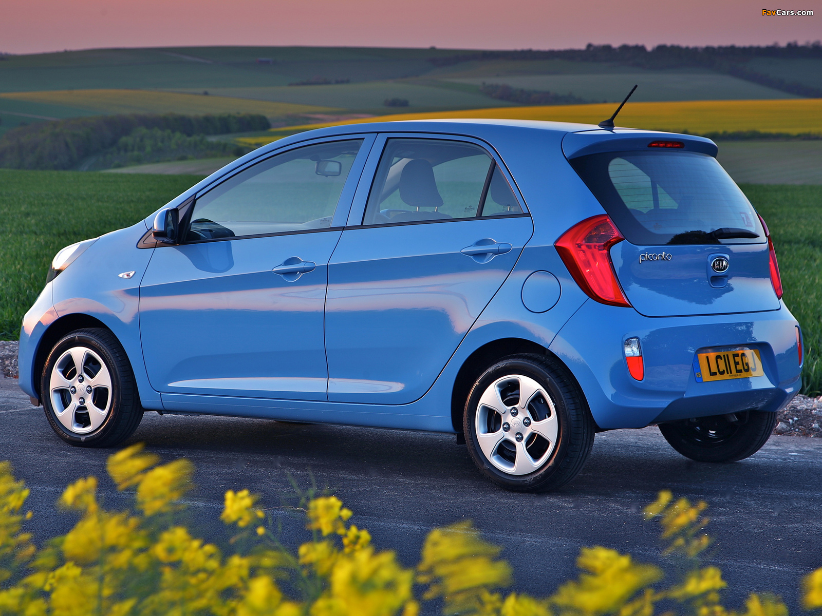 Kia Picanto 5-door UK-spec (TA) 2011 wallpapers (1600 x 1200)