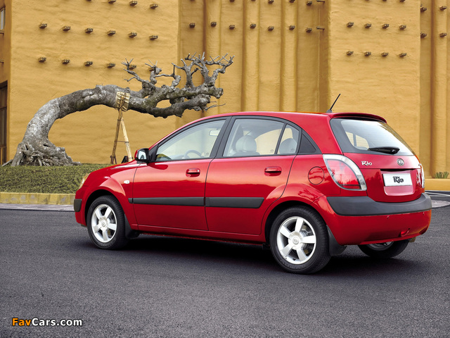 Photos of Kia Rio Hatchback (JB) 2005–09 (640 x 480)
