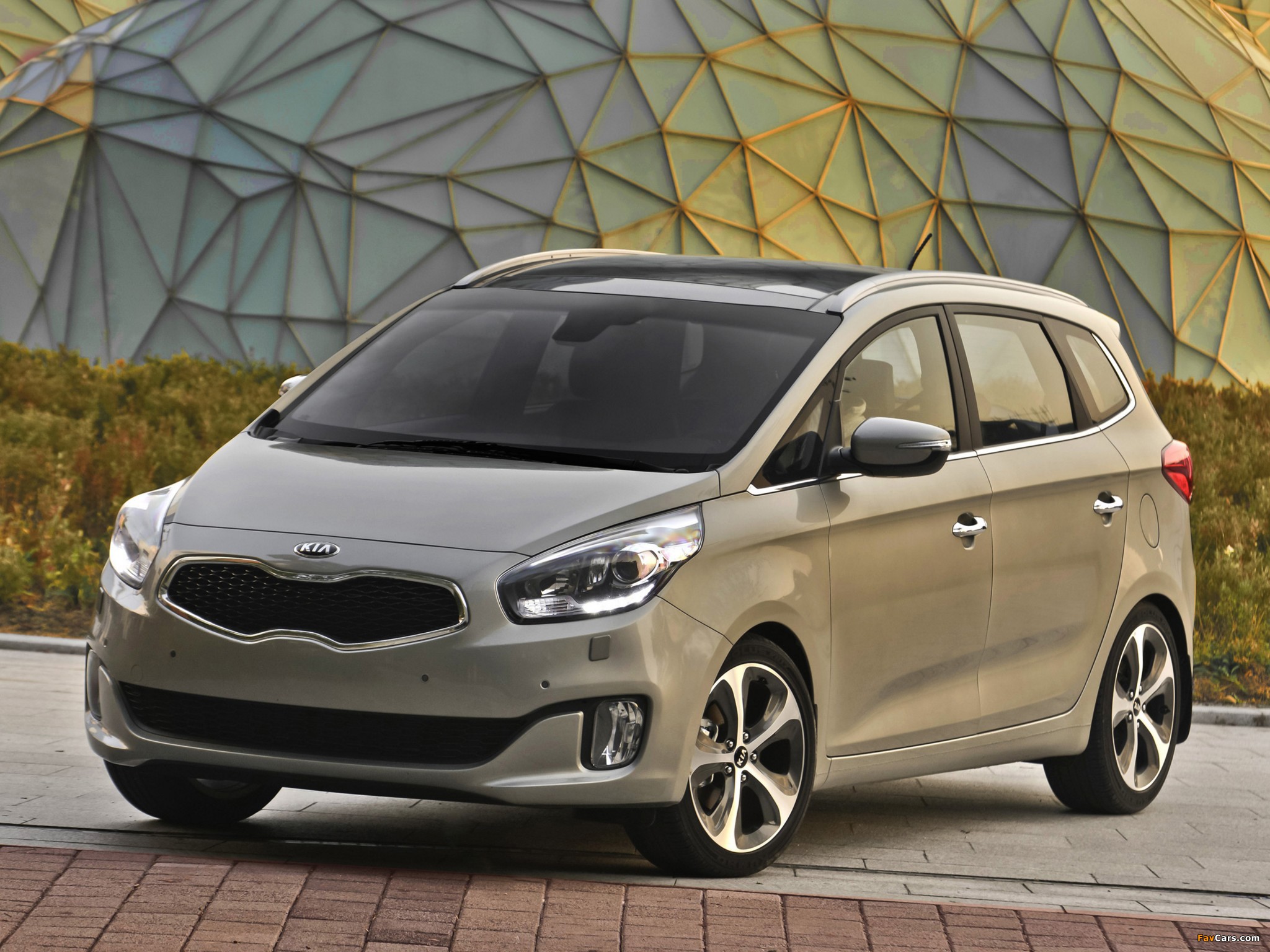 Kia Rondo 2013 wallpapers (2048 x 1536)