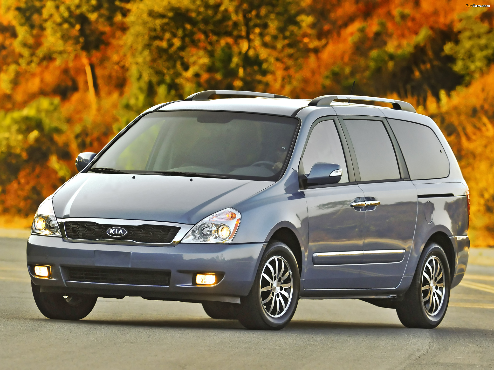 Kia Sedona LWB 2010 wallpapers (2048 x 1536)