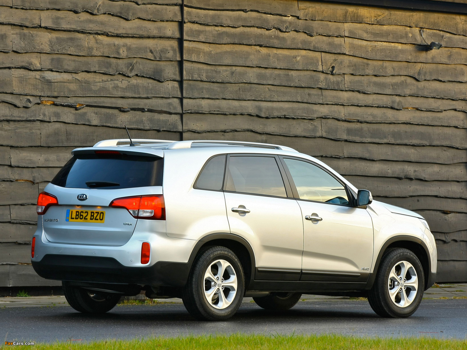 Images of Kia Sorento UK-spec (XM) 2012 (1600 x 1200)