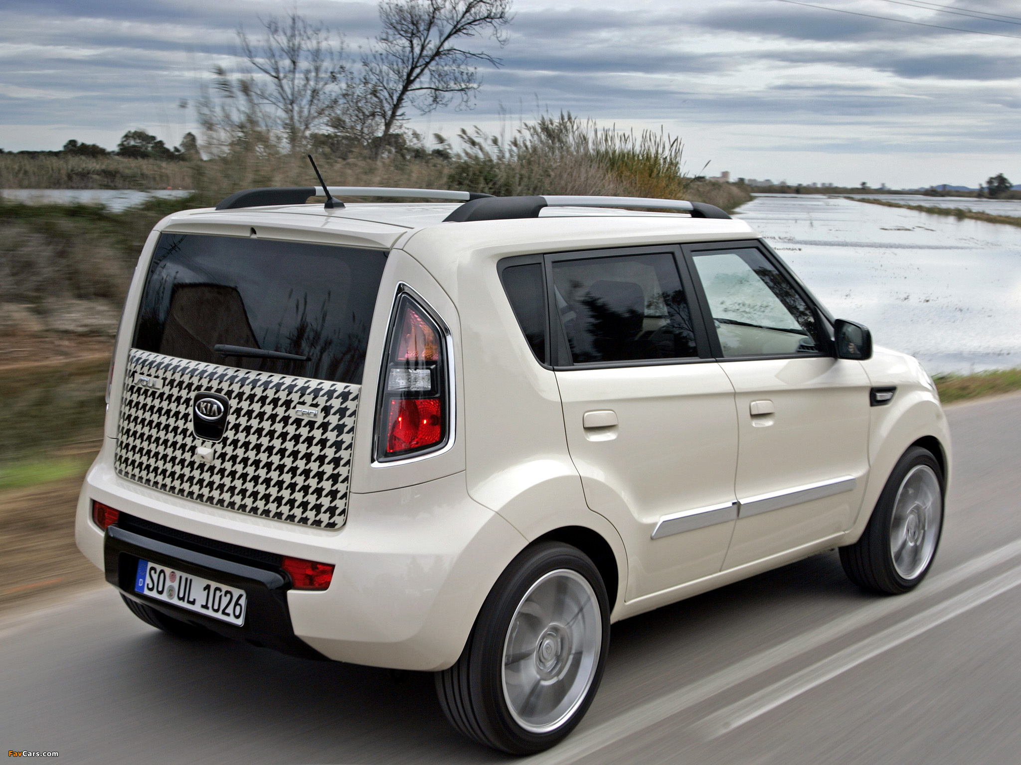 Mascherina Autoradio 1DIN Per Kia Soul (AM) 11/2008-09/2011, Colore Nero, Con Vano Portaoggetti