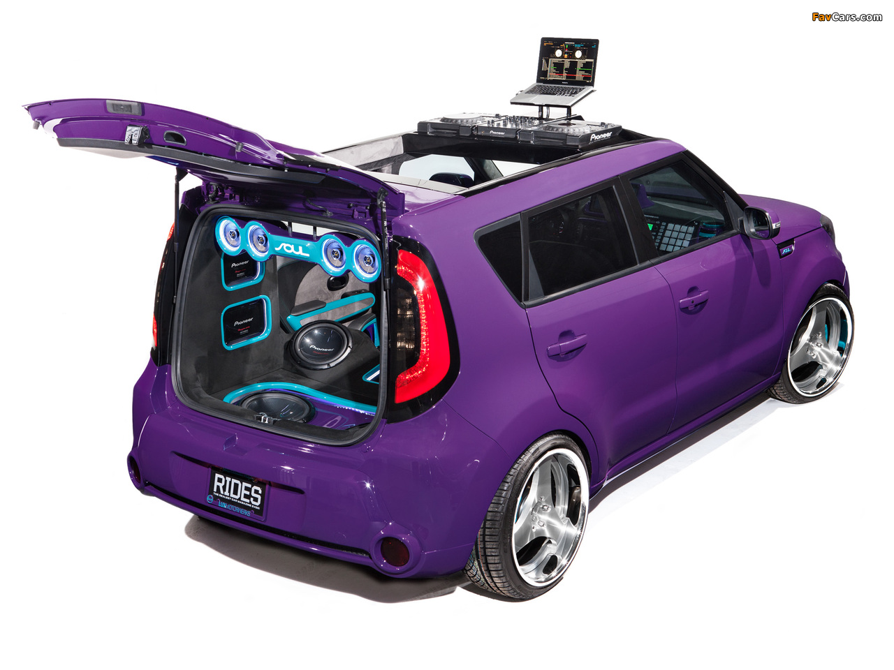 Pictures of Kia DJ Booth Soul 2013 (1280 x 960)