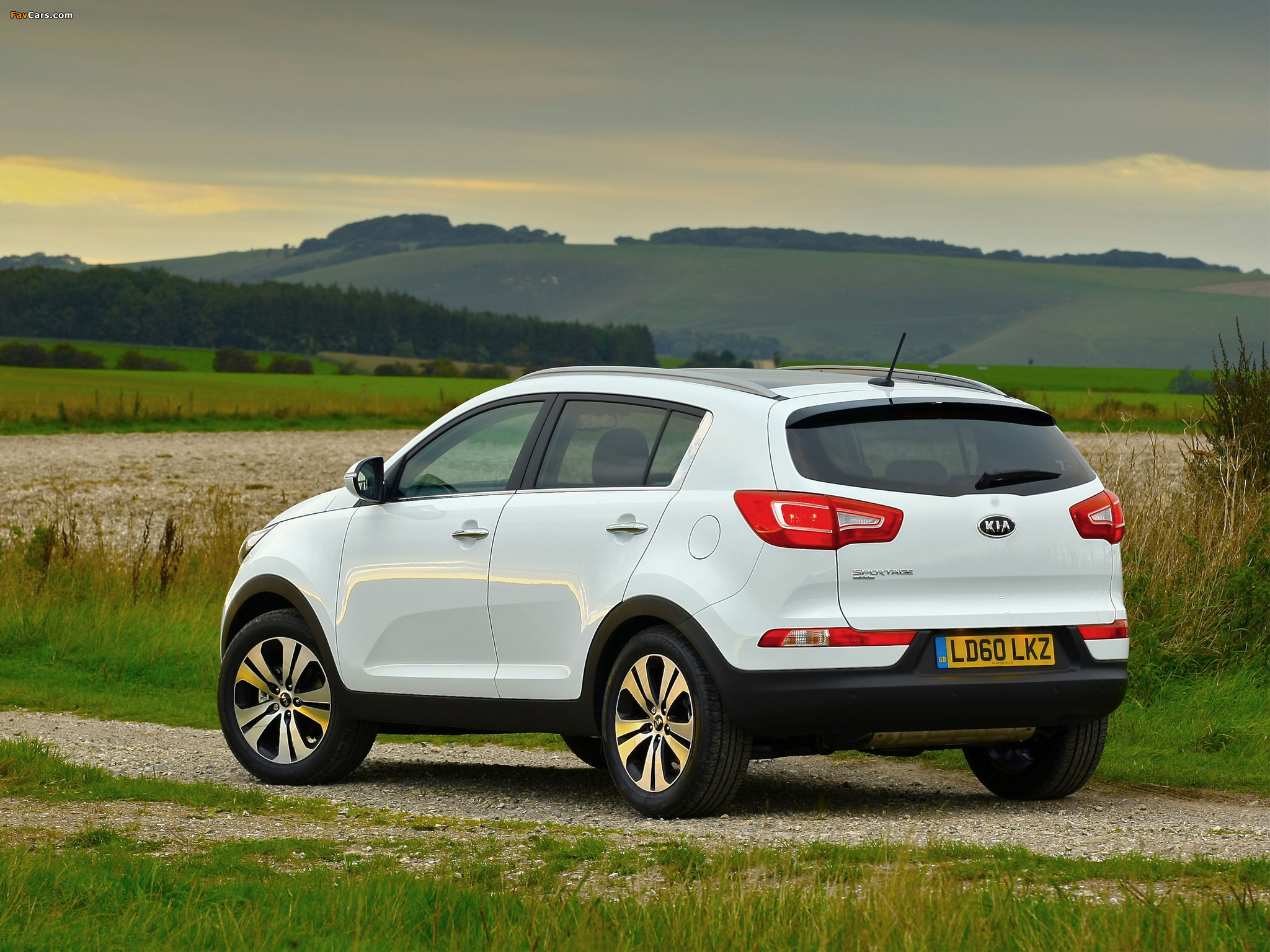 Kia Sportage UK-spec 2010 images (2048 x 1536)