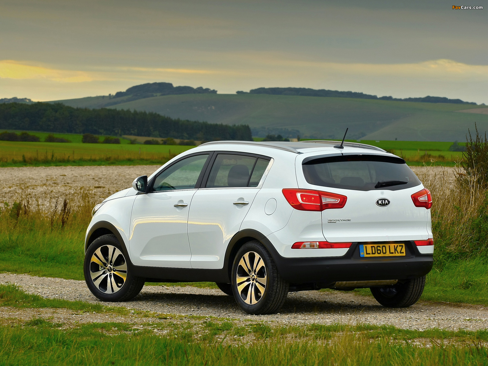 Kia Sportage UK-spec 2010 images (1600 x 1200)