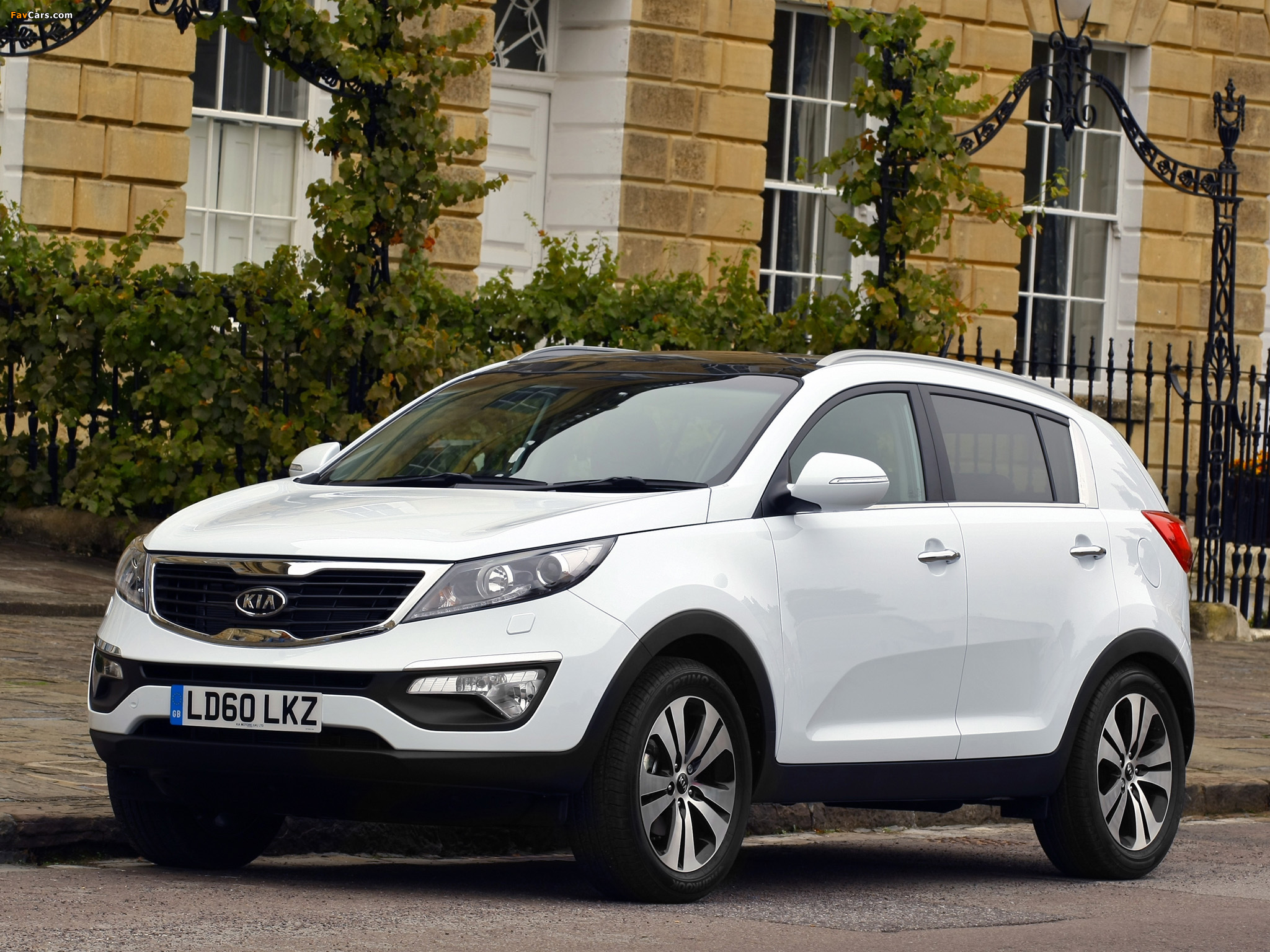 Kia Sportage UK-spec 2010 images (2048 x 1536)