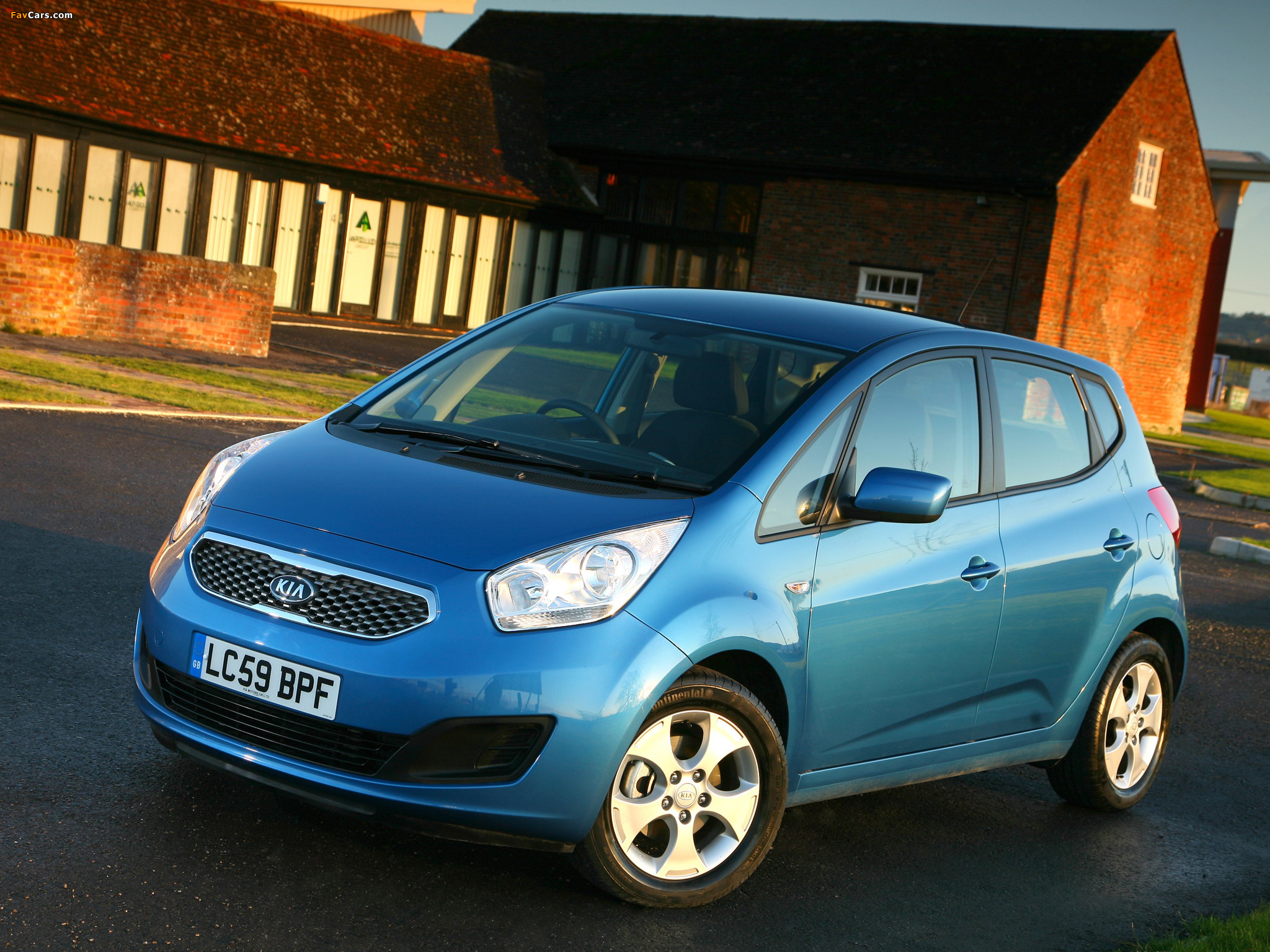 Kia Venga UK-spec 2009 images (2048 x 1536)