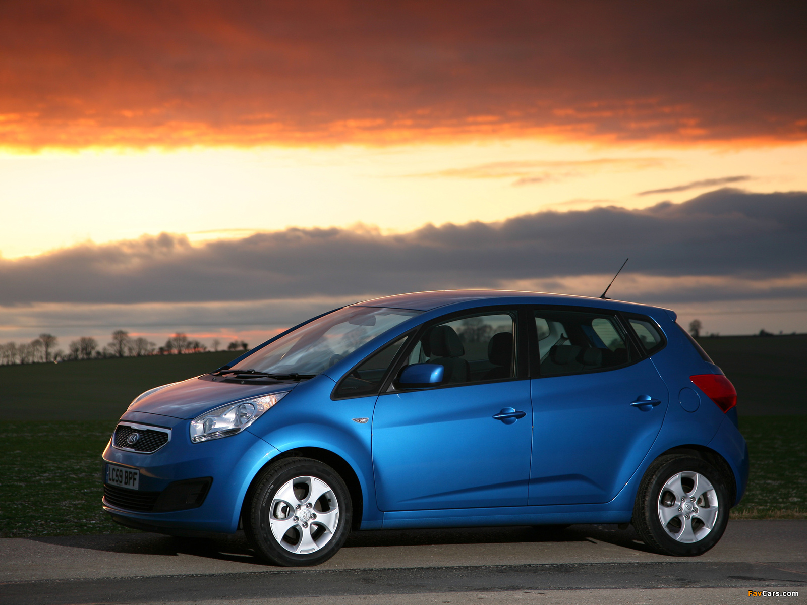 Kia Venga UK-spec 2009 images (1600 x 1200)