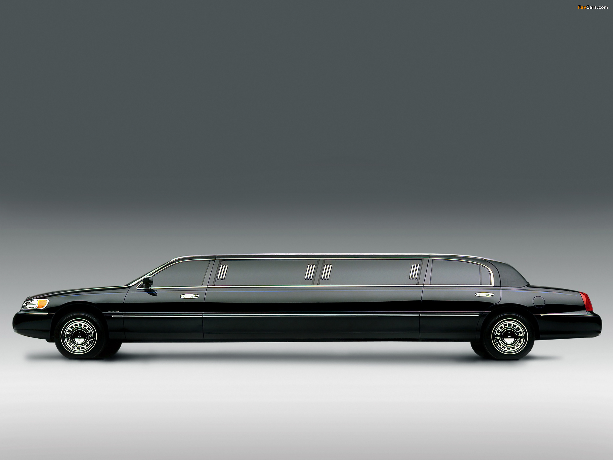 Lincoln Town Car Krystal Limousine pictures (2048 x 1536)