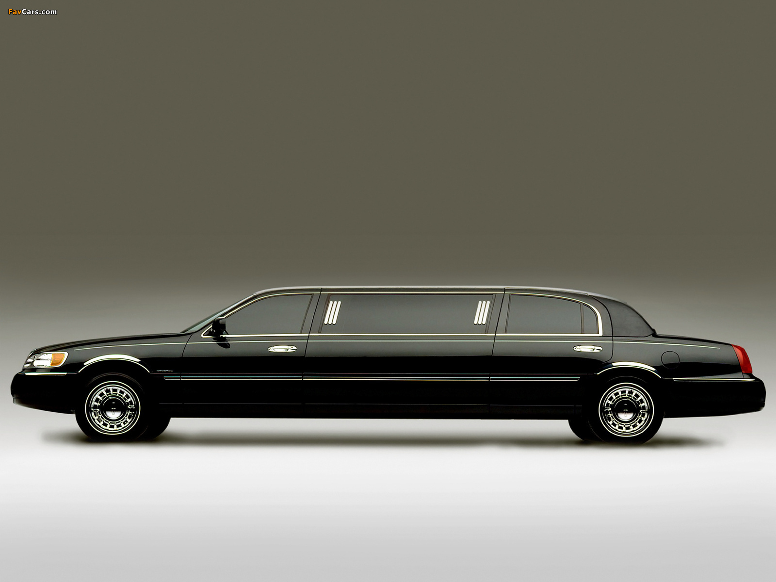 Lincoln Town Car Krystal Limousine 1998–2003 wallpapers (1600 x 1200)