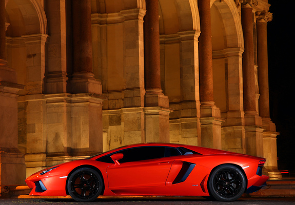 Photos of Lamborghini Aventador LP 700-4 (LB834) 2011