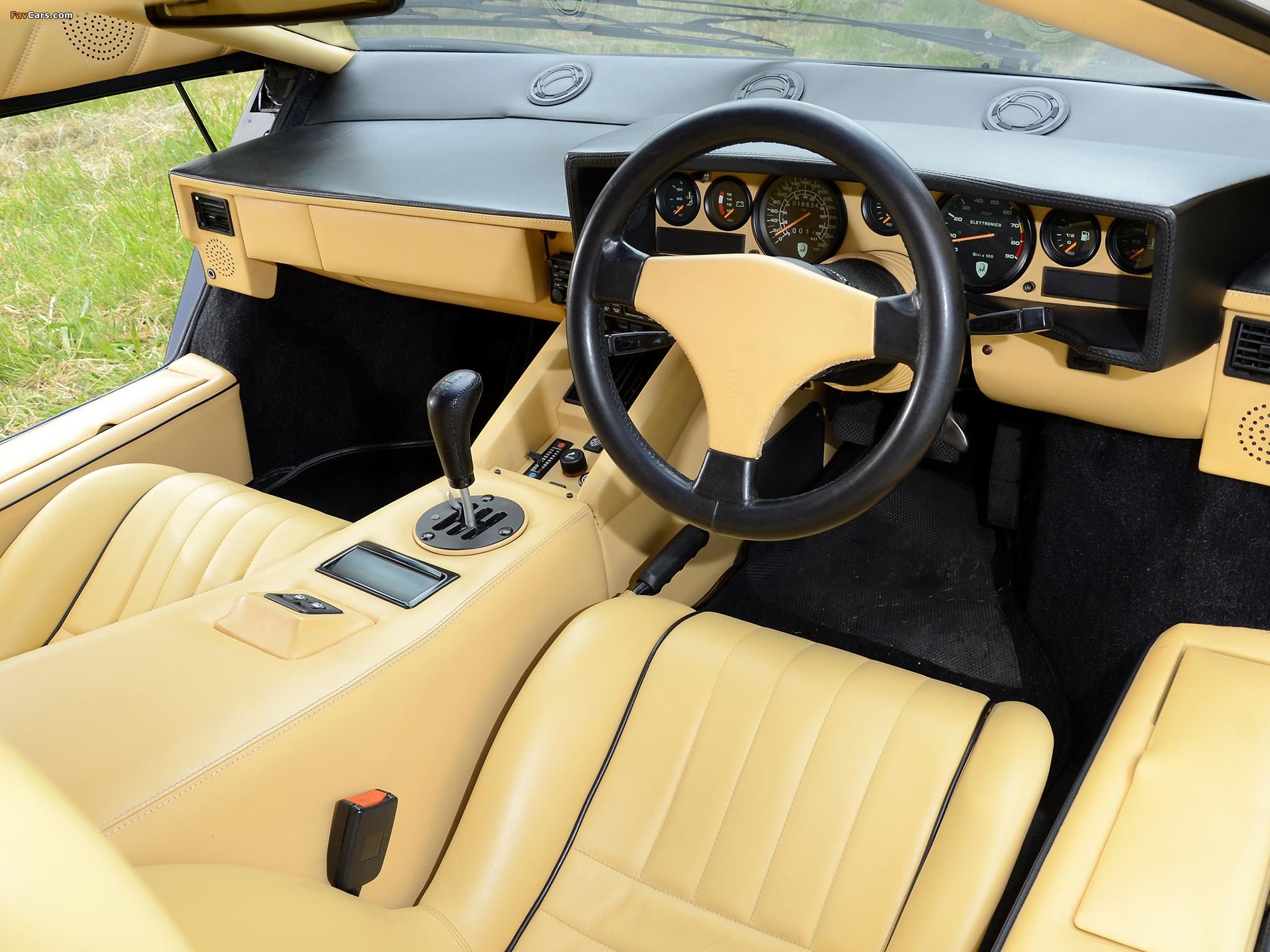 Images of Lamborghini Countach 25th Anniversary UK-spec 1988–90 (2048 x 1536)