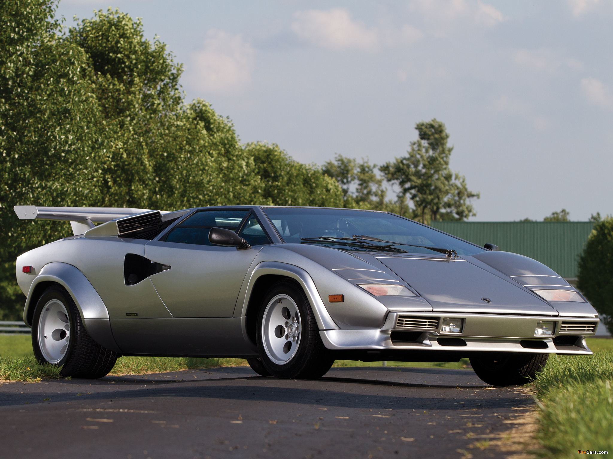 Photos of Lamborghini Countach LP5000 S 1982–85 (2048 x 1536)