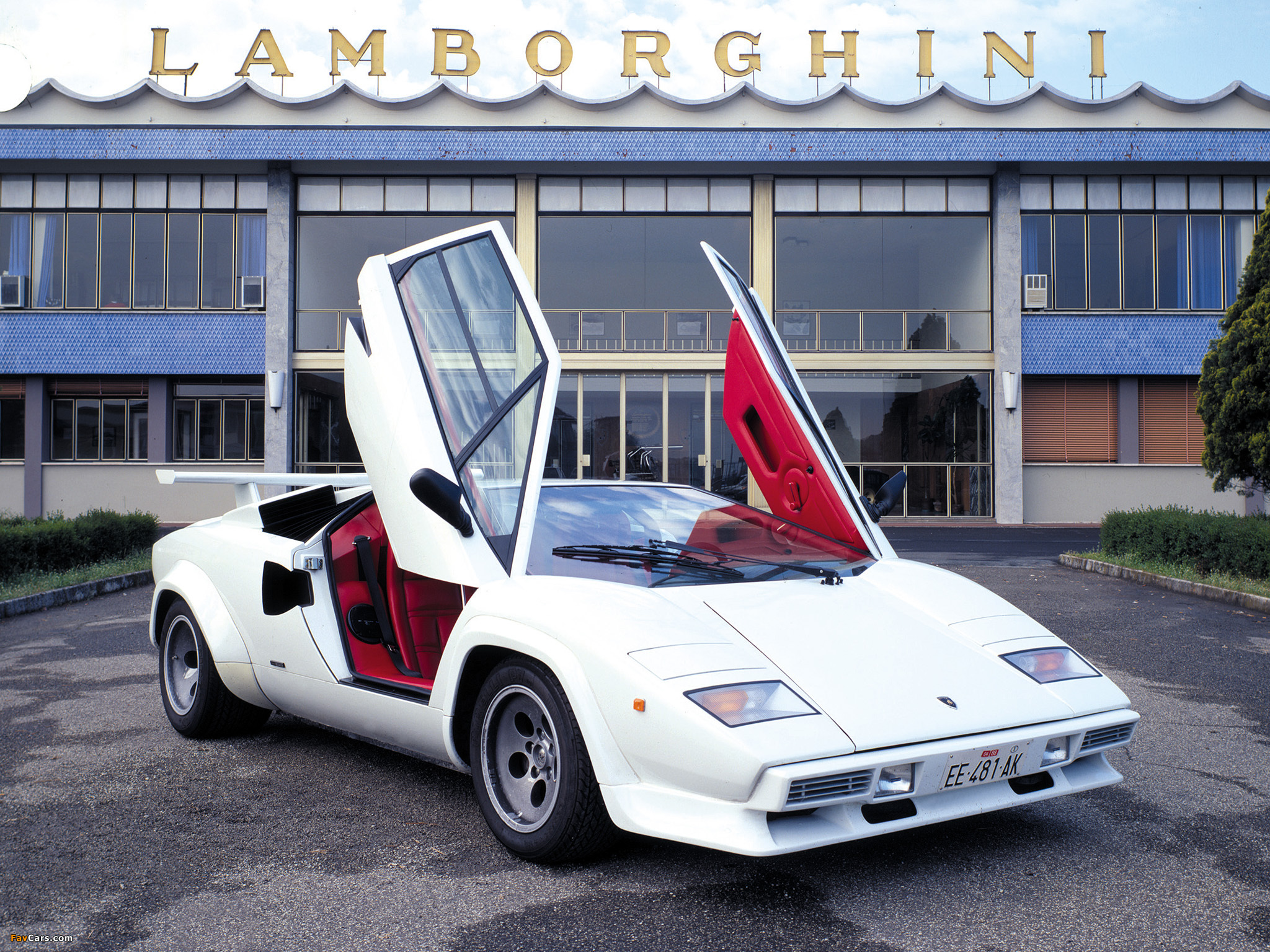 Pictures of Lamborghini Countach LP5000 S Quattrovalvole 1985–89 (2048 x 1536)