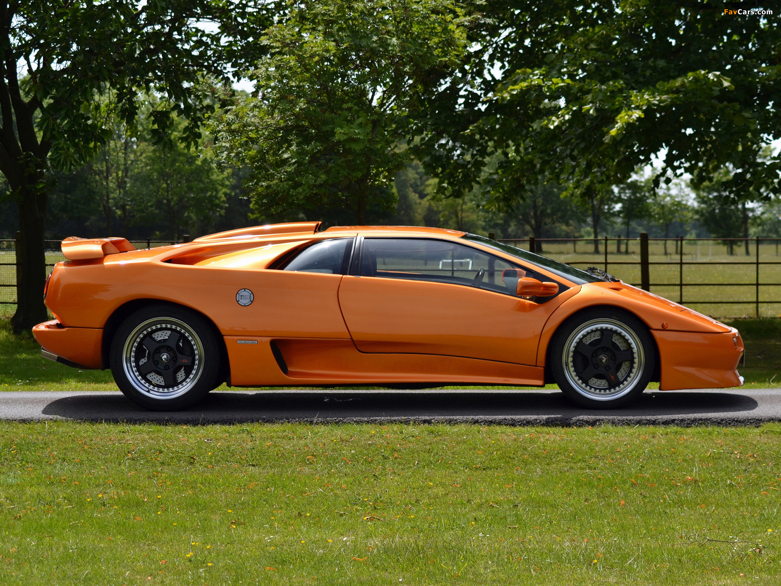 Images of Lamborghini Diablo SV 1995–98 (1600 x 1200)