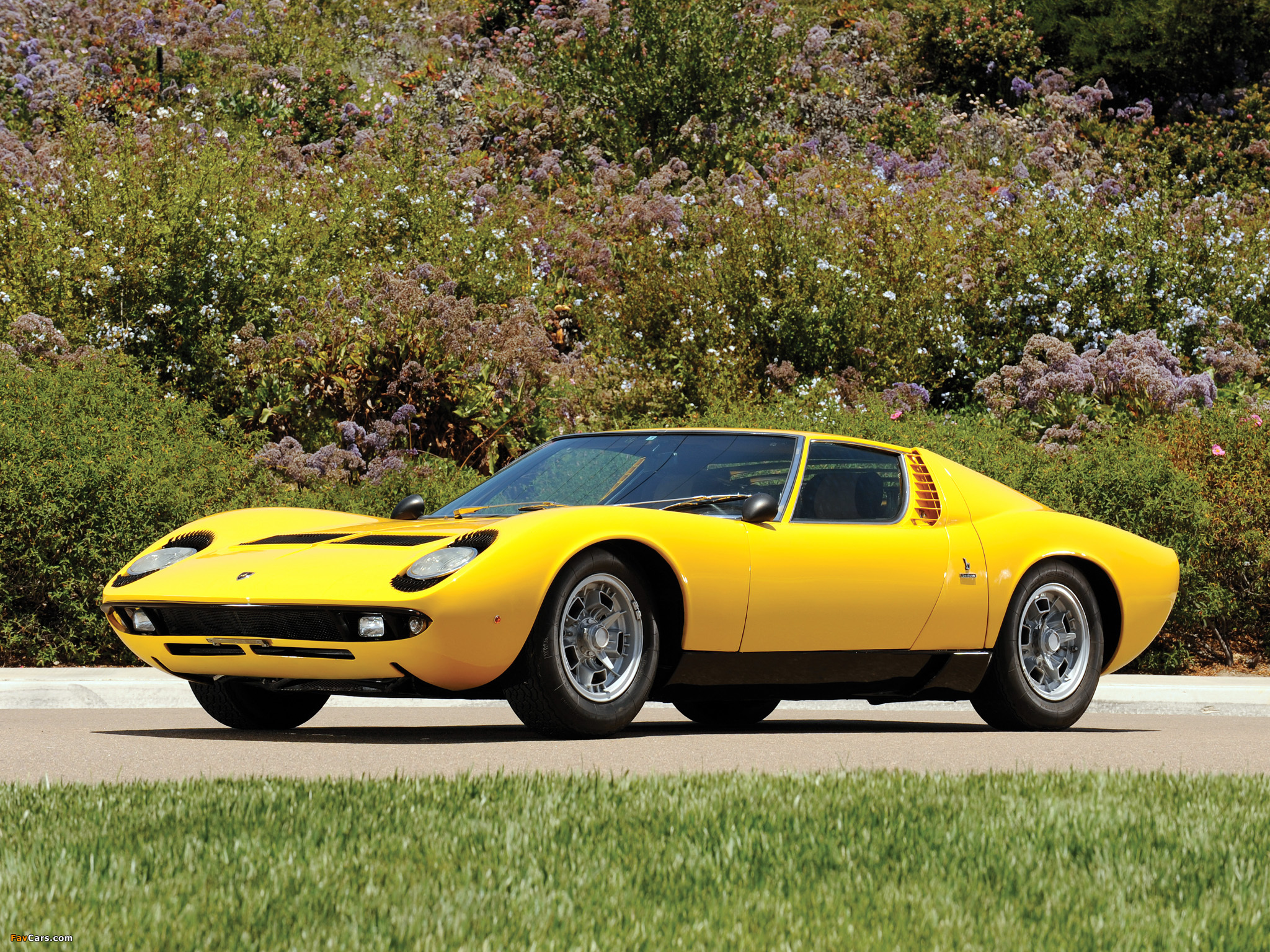 Photos of Lamborghini Miura P400 S 1969–71 (2048 x 1536)