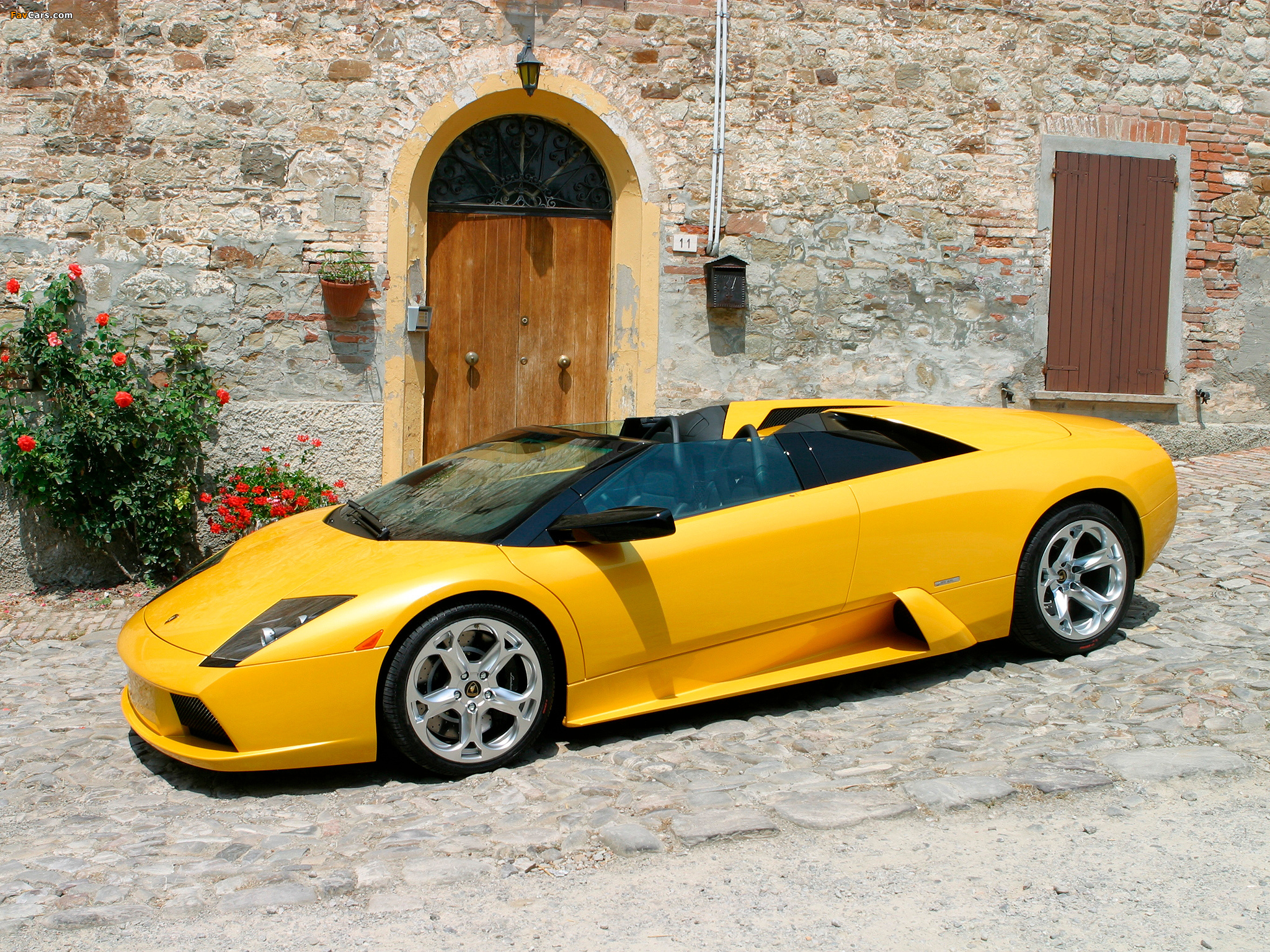 Images of Lamborghini Murcielago Roadster 2004–06 (2048 x 1536)