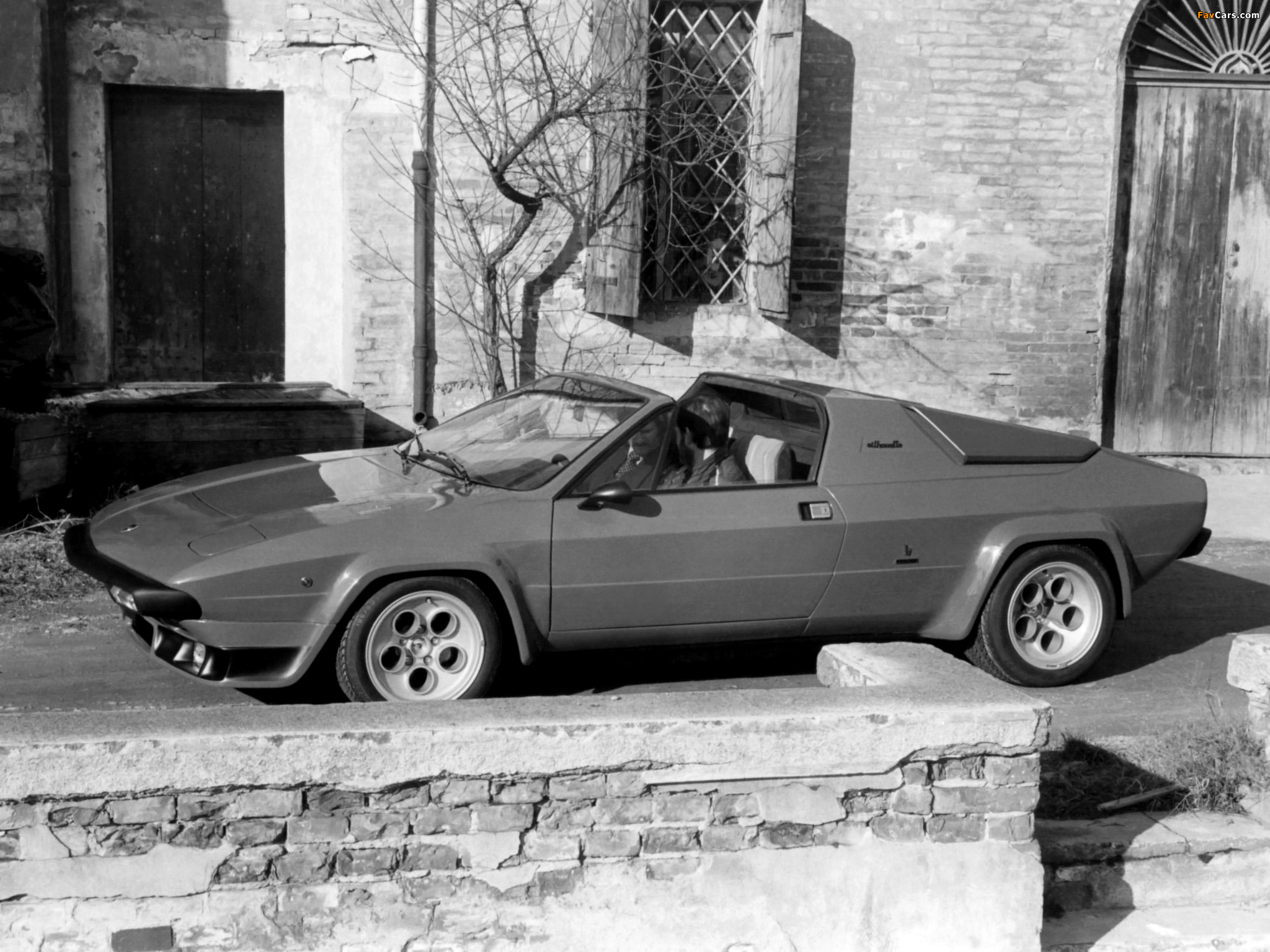 Lamborghini Silhouette P300 1976–78 wallpapers (2048 x 1536)