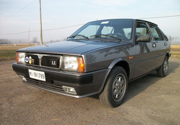 Images of Lancia Delta 1300 LX 1986