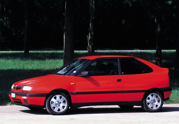 Lancia Delta HPE 2.0 16v HF Turbo 1995–99 photos