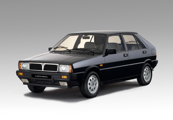 Lancia Delta photos