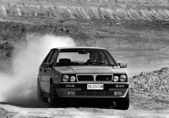 Photos of Lancia Delta HF Integrale 16v (831) 1989–91