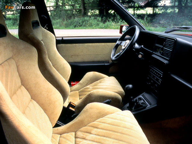 Photos of Lancia Delta HF Integrale Evoluzione II (831) 1993–94 (640 x 480)