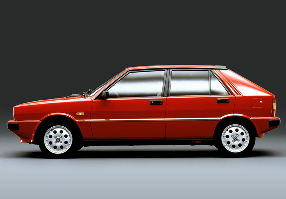 Pictures of Lancia Delta HF Turbo (831) 1983–86