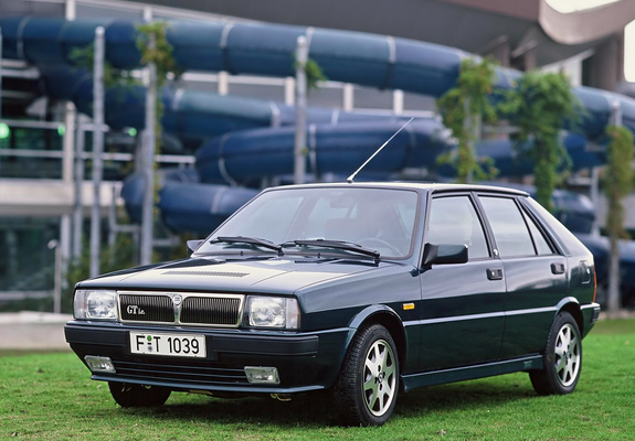 Pictures of Lancia Delta GT i.e. (831) 1991–93