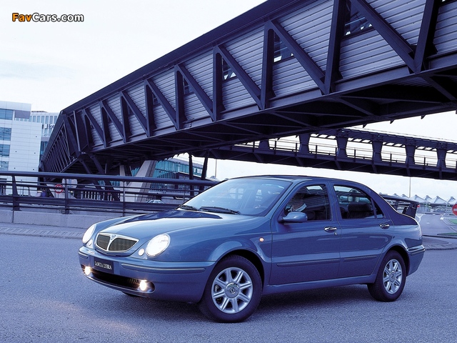 Lancia Lybra 1999–2005 images (640 x 480)