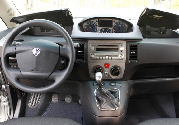 Images of Lancia Musa 2008