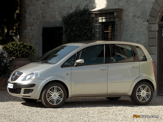 Pictures of Lancia Musa 2004–07 (640 x 480)