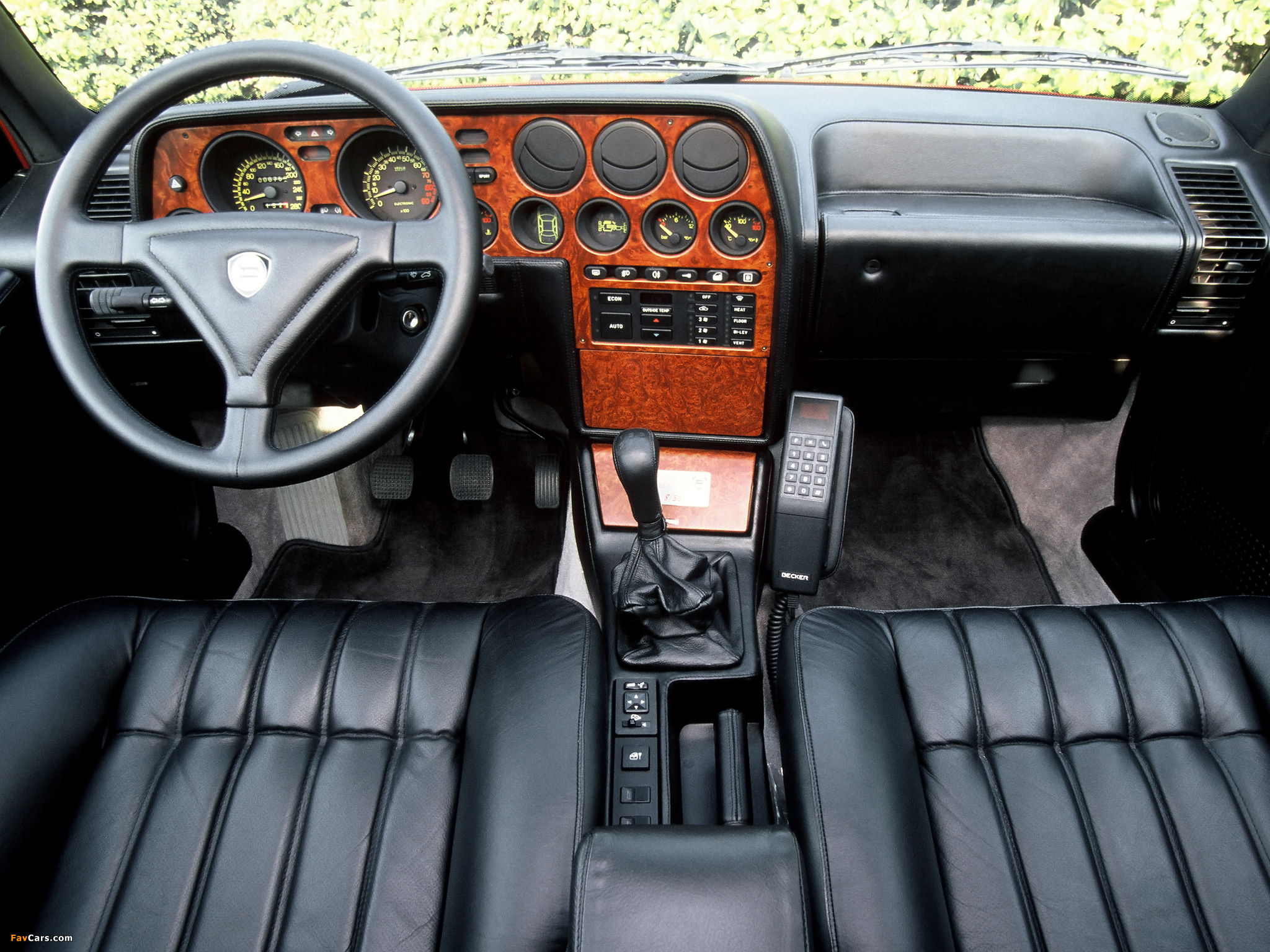 Lancia Thema 8.32 (834) 1988–91 images (2048 x 1536)