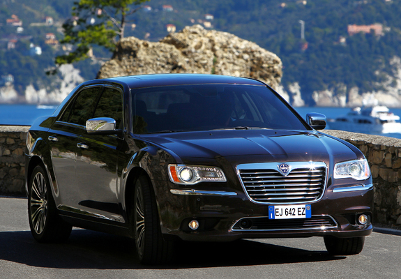 Pictures of Lancia Thema 2011