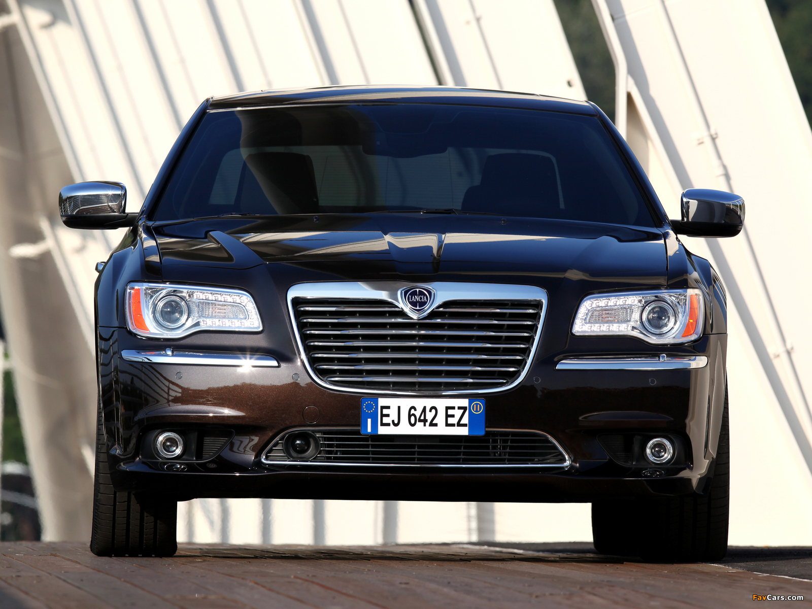 Lancia Thema 2011 wallpapers (1600 x 1200)