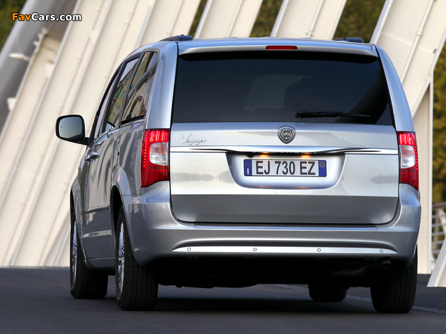 Lancia Voyager 2011 images (640 x 480)